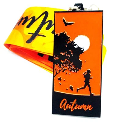 Laufende Goldmedaille mit Band